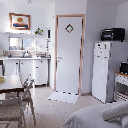 כרמונ'ס פטיו - Carmona'S Patio Apartamento Eilat Quarto foto